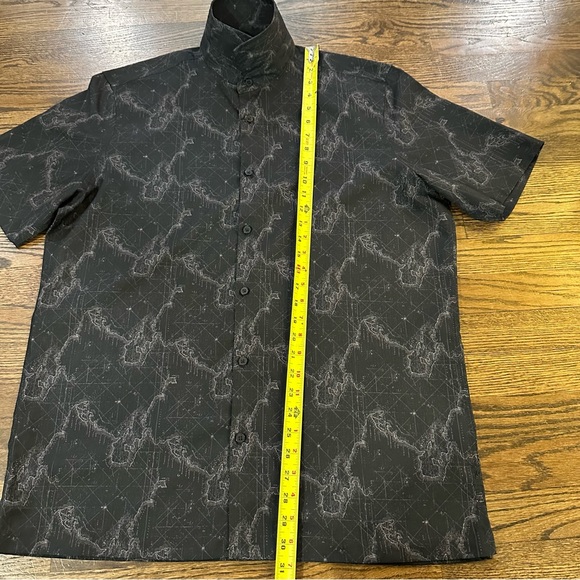 Men L abstract print short sleeve top button up black - Picture 9 of 10